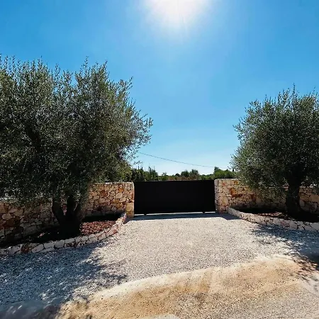Emilia Villa *